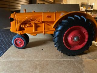 Minneapolis Moline Utu 1/16 Collector Tractor