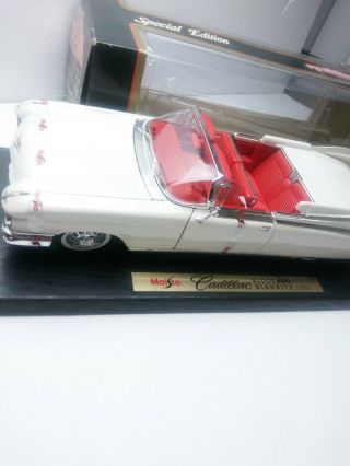 Maisto 1959 Cadillac Eldorado Biarritz Convertible White 1:18 Scale