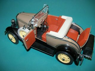 Die - Cast 1931 Ford Model A - 1999 Motorcity Classics 1/18 Scale