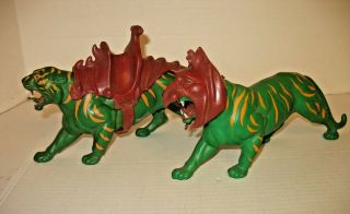 3 HE - MAN MASTERS OF THE UNIVERSE FIGURES: 2 BATTLE CATS & 1 PANTHOR (16) 3