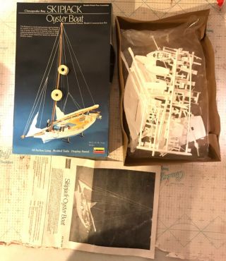 Lindberg 850 12” Long Plastic Chesapeake Bay Skipjack Oyster Boat Model Kit Ob