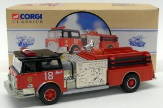 Corgi 1/50 Scale Model Fire Engine 98484 - Mack Cf Pumper: - Chicago