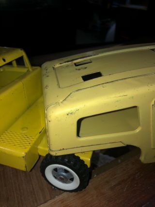 VINTAGE pressed steel STRUCTO CAR CARRIER AUTO HAULER yellow with ramp 22” 3