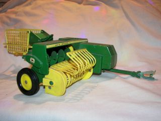 Vintage John Deere Ertl Farm Tractor Toy Hay Baler 585