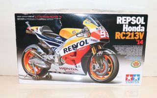 Tamiya 14130 2014 Repsol Honda Rc213v Racing Motorcycle Plastic Model Kit 1/12