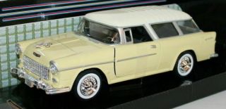Motormax 1/24 Scale Metal Model 73248 - 1955 Chevrolet Bel Air Nomad - Yellow