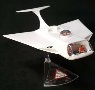 Moebius 831 The Voyager (2007) - Aurora Reissue Plastic Built Model Kit