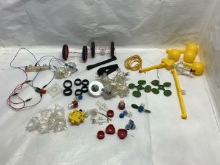Capsela 1000 Max Out Land Water Science In Motion Construction Set Ei - 5005 Parts