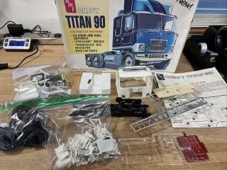 Amt Chevy Titan 90 1:25 Scale Box Is Rough Disassembled Not Complete