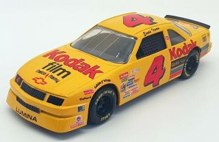 Racing Champions 1/24 Scale 09050 - 1993 Stock Car Chevy 4 Nascar - Yellow