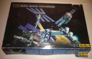 Heller 1:125 International Space Station Model Kit Spatiale Internationale