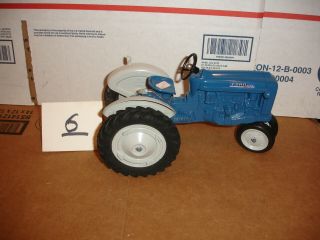 1/12 Ford 2000 Toy Tractor