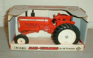 Ertl 2220 1/16 Allis Chalmers D - 19 Wide Front Tractor Minty Boxed 1990