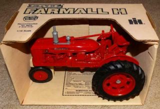 Vintage Ertl Farmall H Diecast Tractor 1986 1/16 Scale