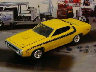 Dukes Of Hazzard 1972 Plymouth 440 V - 8 Roadrunner Muscle Car 1/64 Scale Ltd Ed U