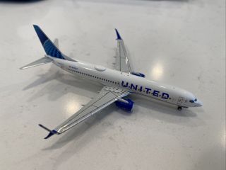 Ng Model 1:400 United Airlines 737 - 800 N37267