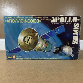 Vintage 1975 Revell Apollo - Soyuz U.  S.  Soviet Space Link - Up Spacecraft Model Kit