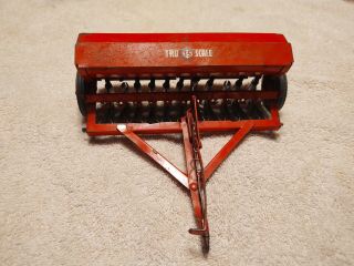 Vintage Carter Tru Scale Tractor Pull Type Grain Drill Seeder Farm Toy 1/16