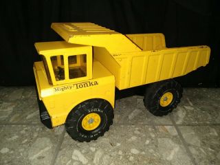 Vintage 1970 Mighty Tonka Large Dump Truck Yellow 18.  5 " Length Pressed Steel