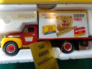 First Gear ' 51 Ford Winchester X Silvertip Power Dry Goods Van 1:34 Scale 2