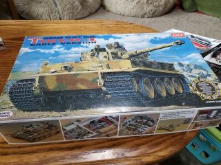 Kit Blowout Academy 1/35 Early Tiger Partially Started And Ready To Build