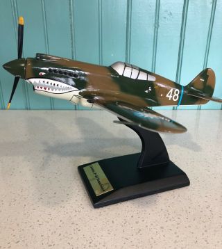 Curtiss P - 40 Tomahawk Model Plane 1:32 Scale
