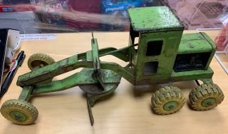 Vintage 1950s Marx 18 1/2” Power Grader Steel Green With Yellow Tires Lumar
