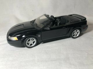 Maisto 1999 Ford Mustang Gt Convertible Black 1:18 Diecast