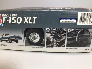 AMT1995 Ford F - 150 XLT Pickup 1/25 Model Kit 6106 Contents 2