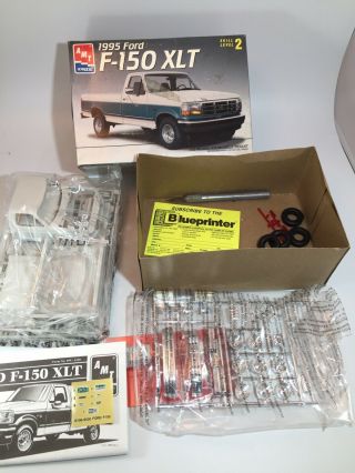 AMT1995 Ford F - 150 XLT Pickup 1/25 Model Kit 6106 Contents 3