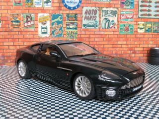 Aston Martin Vanquish Scale 1/18 9.  60 " Metal Diecast Classic Sport Car Green