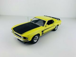 Welly “1969” Ford Mustang Boss 302 1:18 Die Cast Car / Yellow/black - - - G1