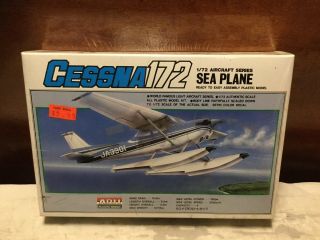 Arll 1:72 Scale Cessna 172 Sea Plane Plastic Model Kit - Factory