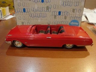 Amt 1962 Ford Sunliner Parts Promo 1/25 Scale Red