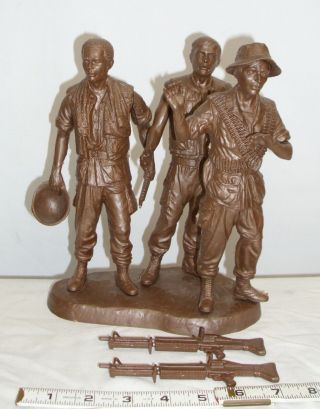 Monogram Three Fighting Men Vietnam War Memorial Figure Kit Model Built Up