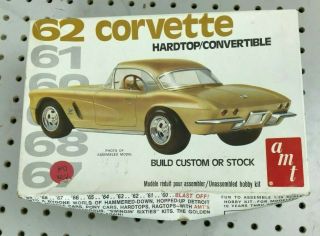 Vintage Amt 2205 1962 Corvette Hardtop / Convertible 1:25 Model Kit - Open Box