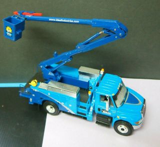 First Gear 09 Ideal 1:32 Scale Collectible " International 4400 Utility Truck ".