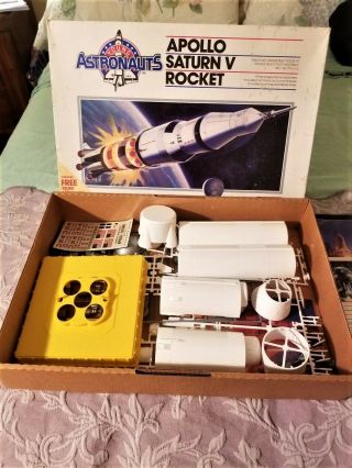 Vintage 1986 Monogram 5903 1:144 Young Astronauts Apollo Saturn V Rocket Kit