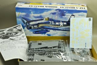 Vintage Hasegawa plastic Model 1:32 scale F6F - 5 HELLCAT ' 10,  000th HELLCAT ' 08144 2