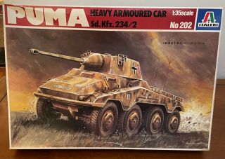Italeri,  Puma Heavy Armoured Car Sd.  Kfz.  234/2,  1:35,  202,  Opened