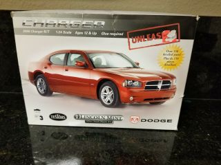Testors Lincoln 2006 Dodge Charger R/t 1/24 Scale Model Car Kit