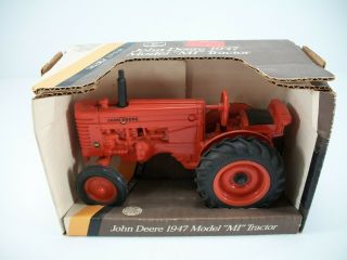 Ertl John Deere 1947 Model " Mi " Tractor 1:16 Scale 5628