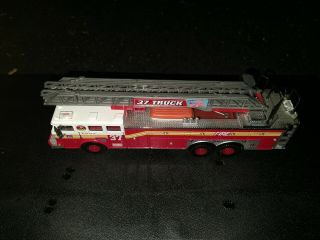 1:64 Scale Die Cast Code 3 Collectibles Fdny Ladder 37 Segras