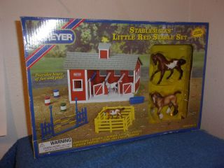 Vintage  Breyer Stablemates.  Little Red Stable Set.  59197.  1998