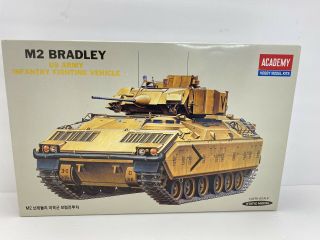 Academy Model Kit 1/35 M2 Bradley Us Army Infantry Fighting Vehicle Tank