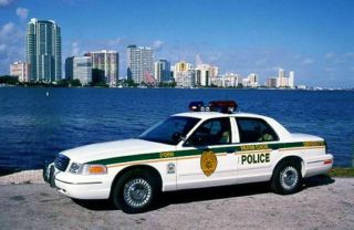 Greenlight Police Miami Dade Ford Crown Vic Custom Unit