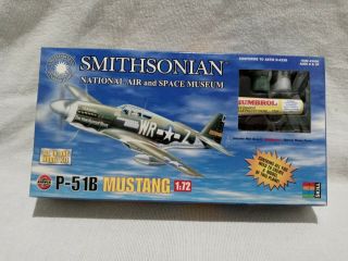 Vintage 1998 Smithsonian Institution P - 51b Mustang 1/72 Scale Model Kit 3050