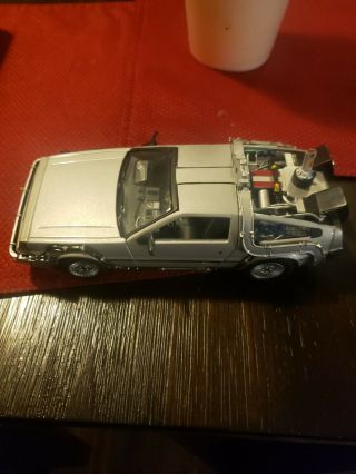 Back To The Future 2 Delorean Time Machine 1:24 Diecast Welly Model Car 22441