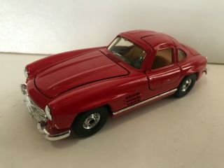 Corgi Mercedes - Benz 300 Sl Gullwing 1:36 Die - Cast Car Vintage Great Britain Red