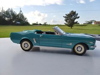 MIRA • 1965 FORD MUSTANG CONVERTIBLE • 1:18 • Teal Metallic • Made in Spain • 3